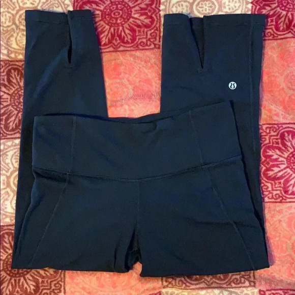 Lululemon gather & crow  crops - Picture 5 of 8